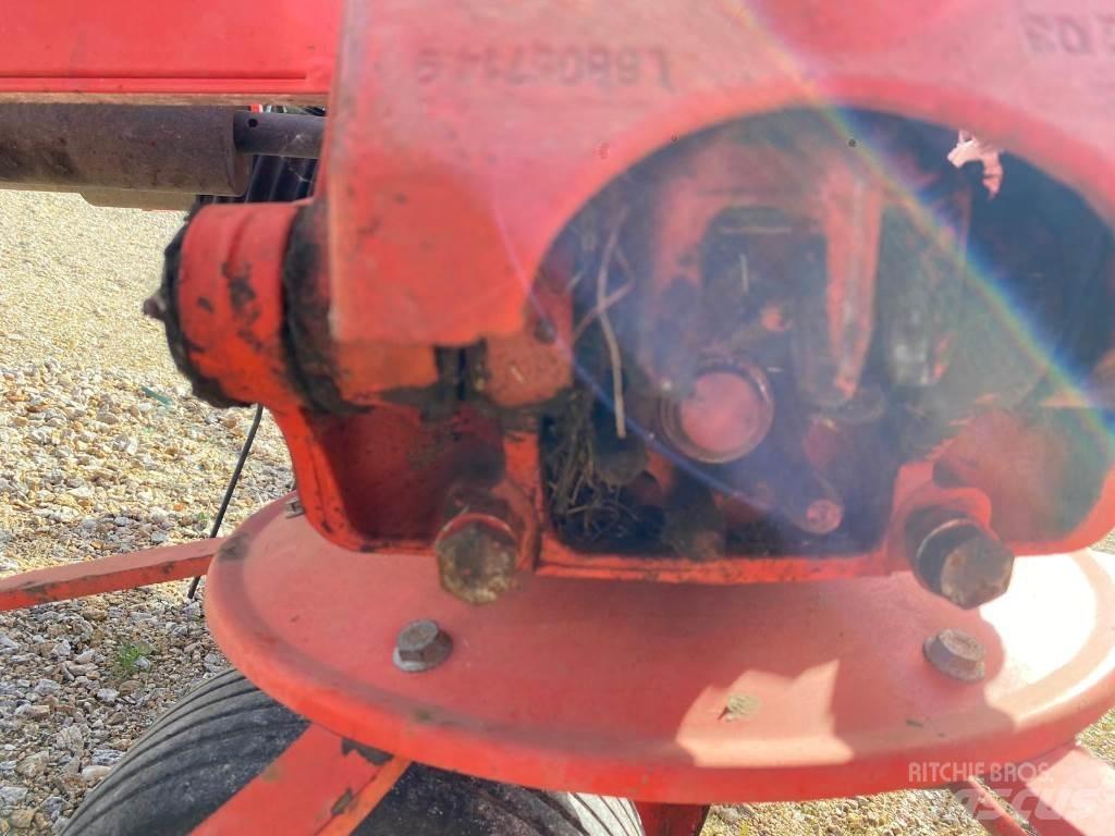 Kuhn GF8702 Obračalniki in zgrabljalniki