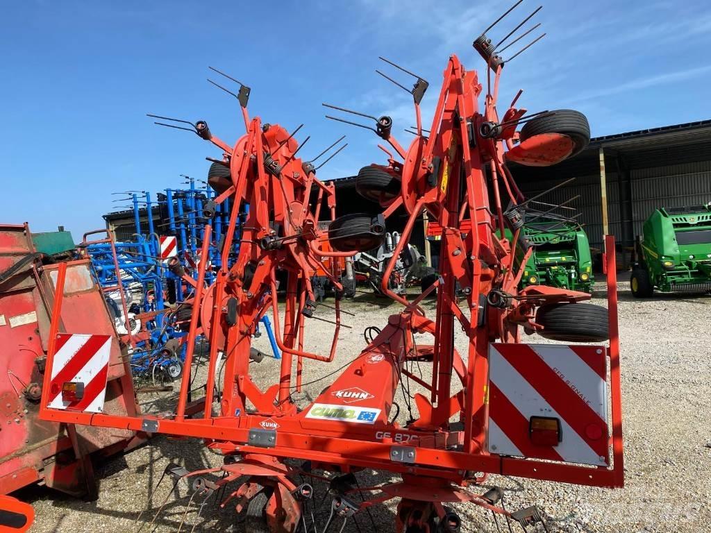 Kuhn GF8702 Obračalniki in zgrabljalniki