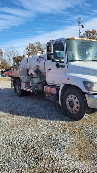 Hino Toilet Truck Tovornjaki cisterne