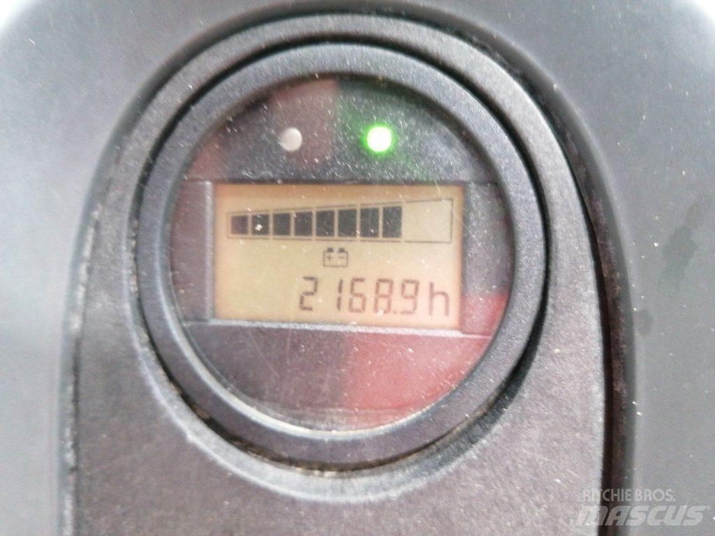 Linde D08 Nizko dvižni komisionirni viličar