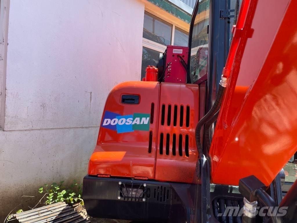 Doosan DX 60 Bagri goseničarji
