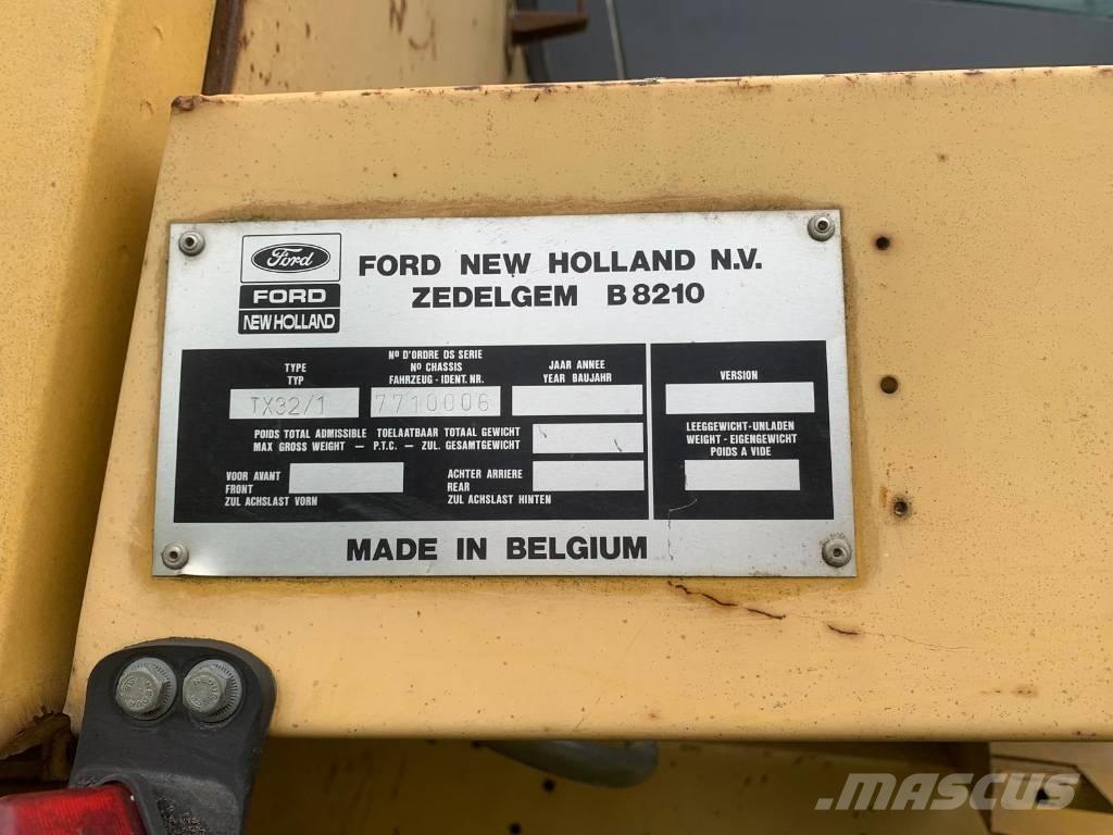 New Holland TX 32 Kombajni