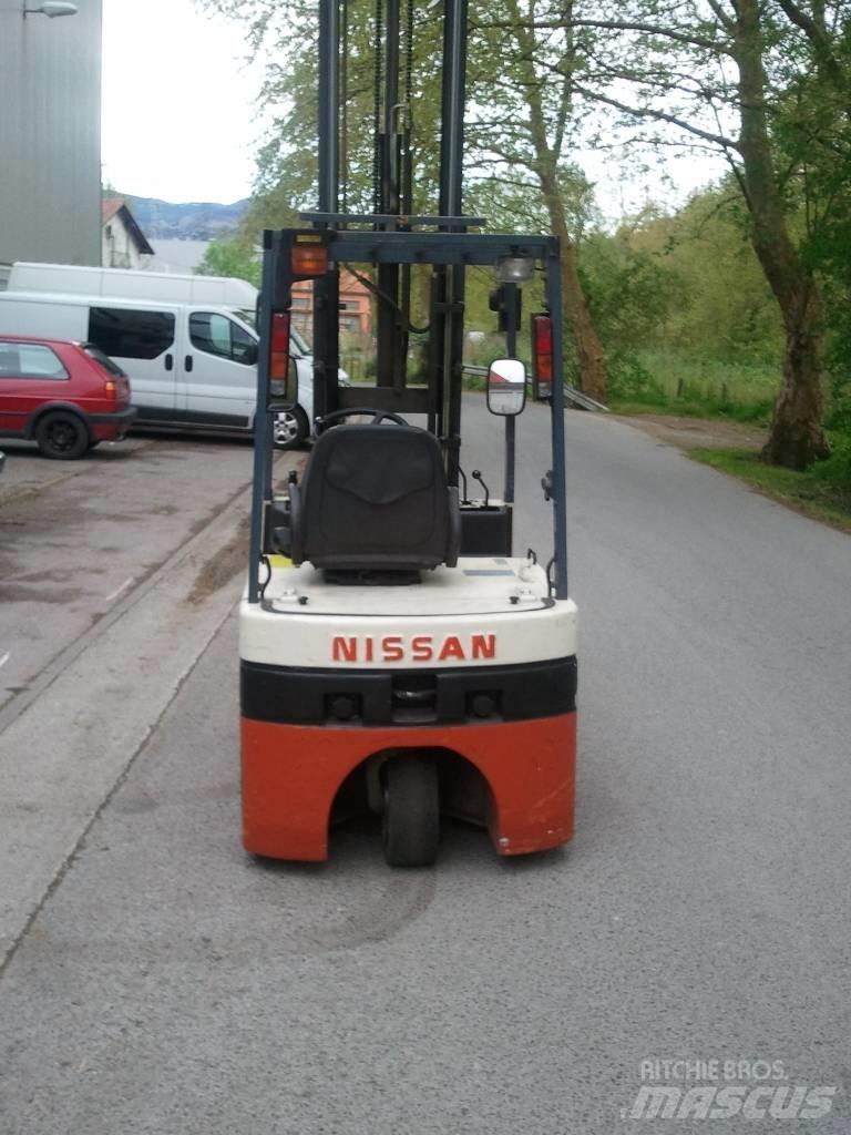 Nissan N01L15U Električni viličarji