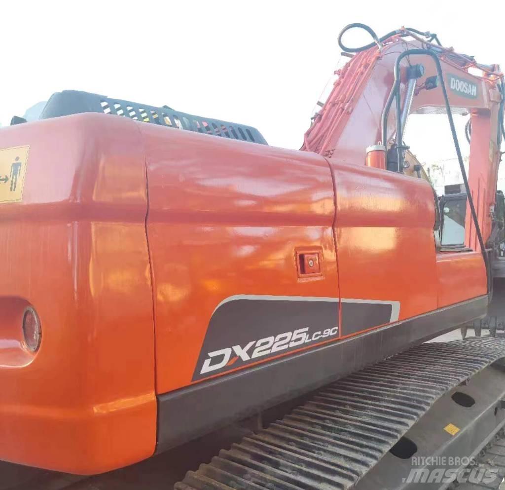 Doosan DX 225 Bagri goseničarji