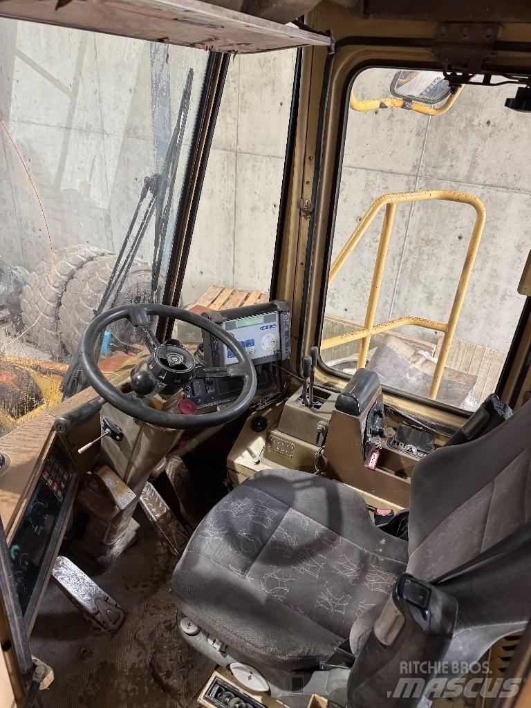 CAT 980 F Kolesni nakladalci