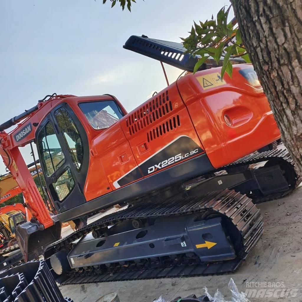 Doosan DX 225 LC Bagri goseničarji