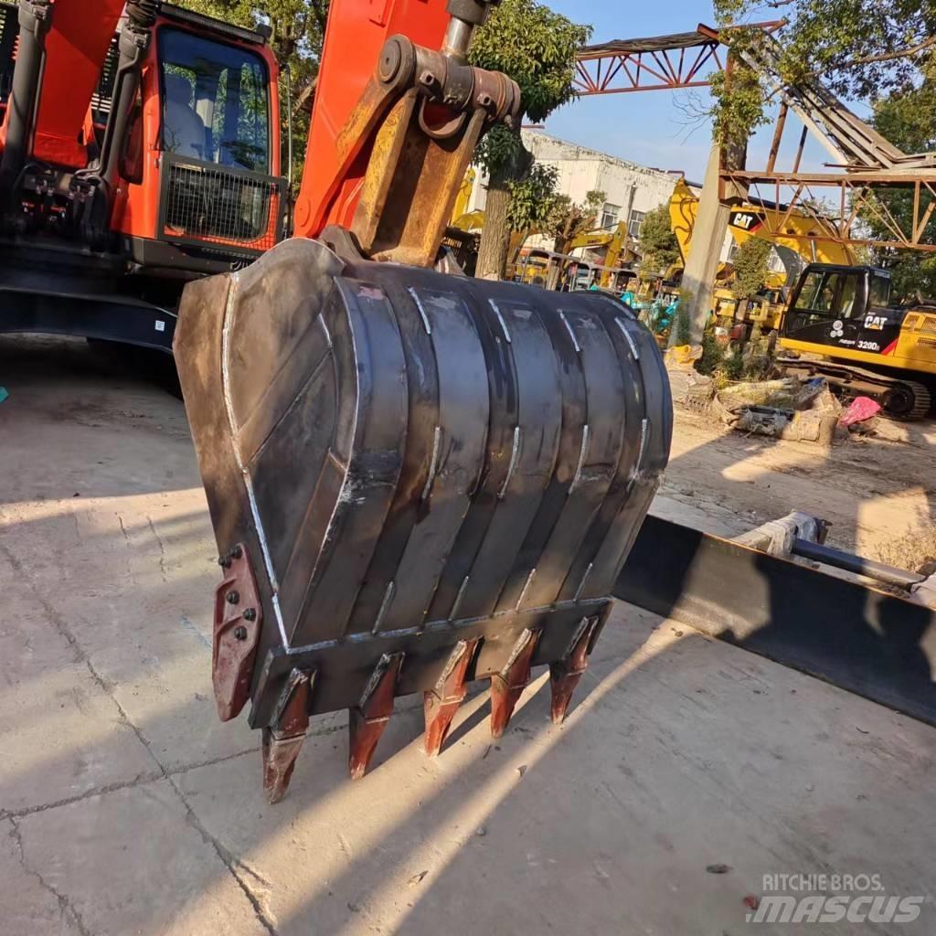 Doosan DX 225 LC Bagri goseničarji