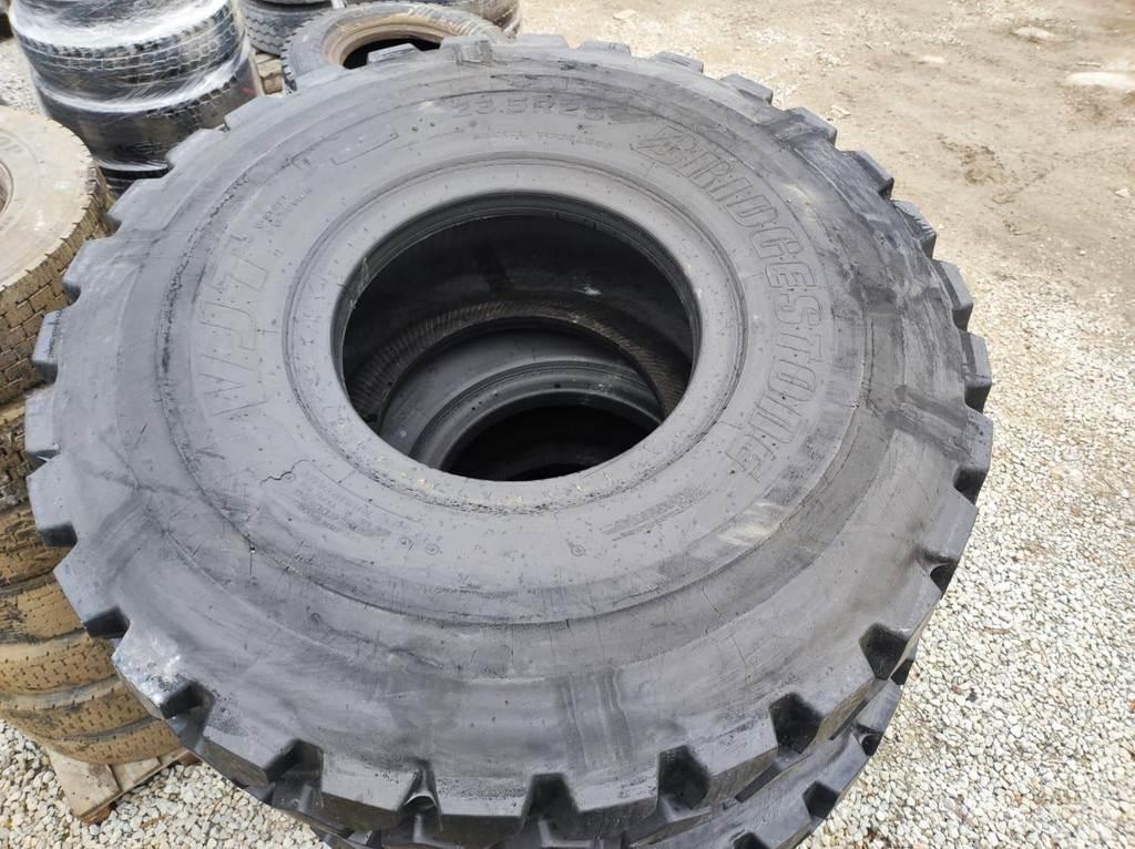  23.5 R25 tires Gume, kolesa in platišča