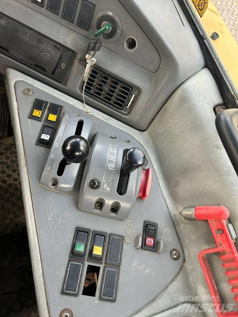 Volvo A 25 D Zglobni demperji