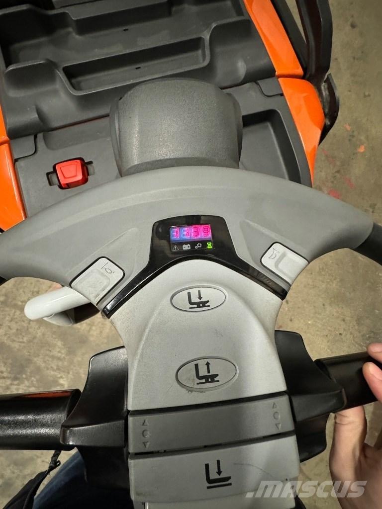 Toyota SPE160L Ročni električni viličar