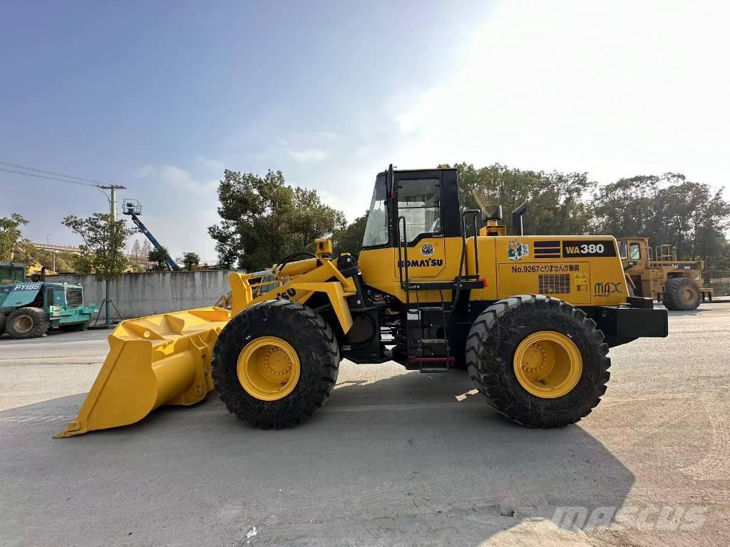 Komatsu WA 380 Kolesni nakladalci