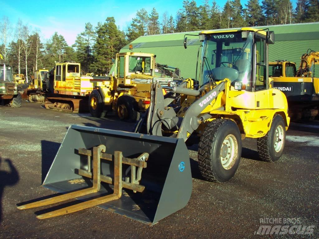 Volvo L 30 Kolesni nakladalci