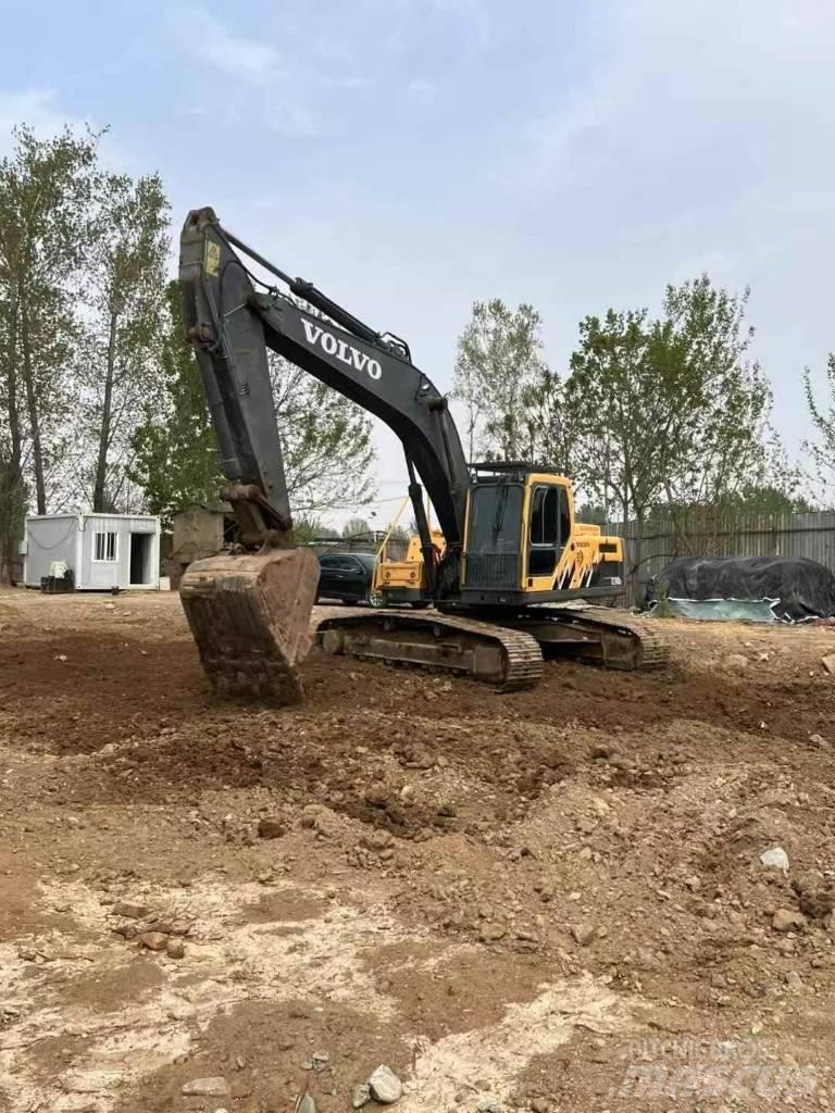 Volvo EC 240 Bagri goseničarji