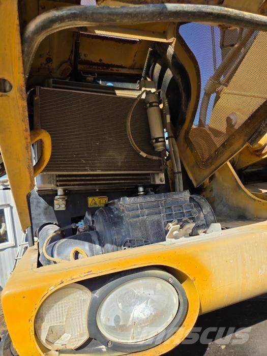 CAT M 313 D Bagri na kolesih