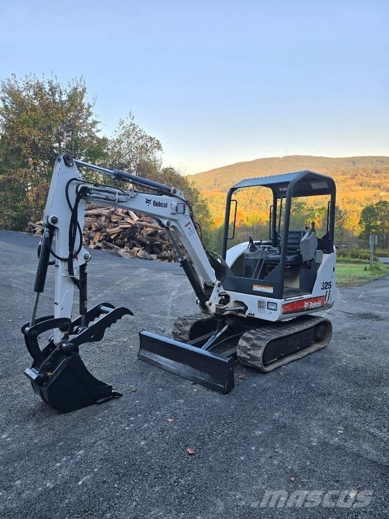 Bobcat 325 G Mini bagri <7t