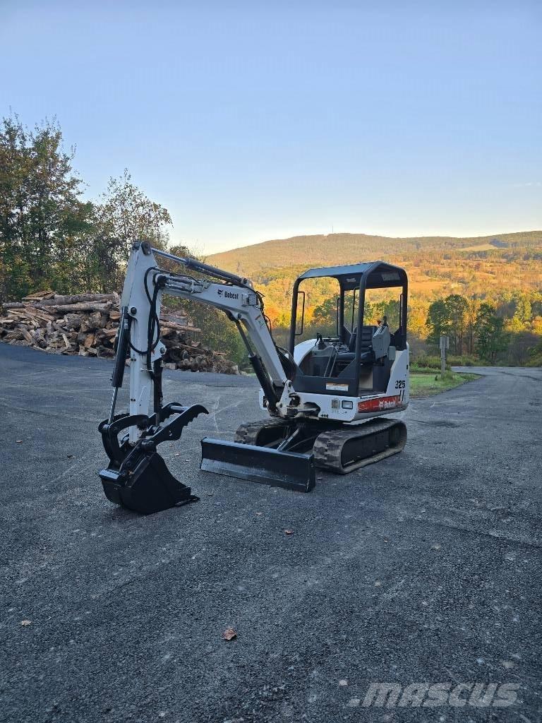 Bobcat 325 G Mini bagri <7t