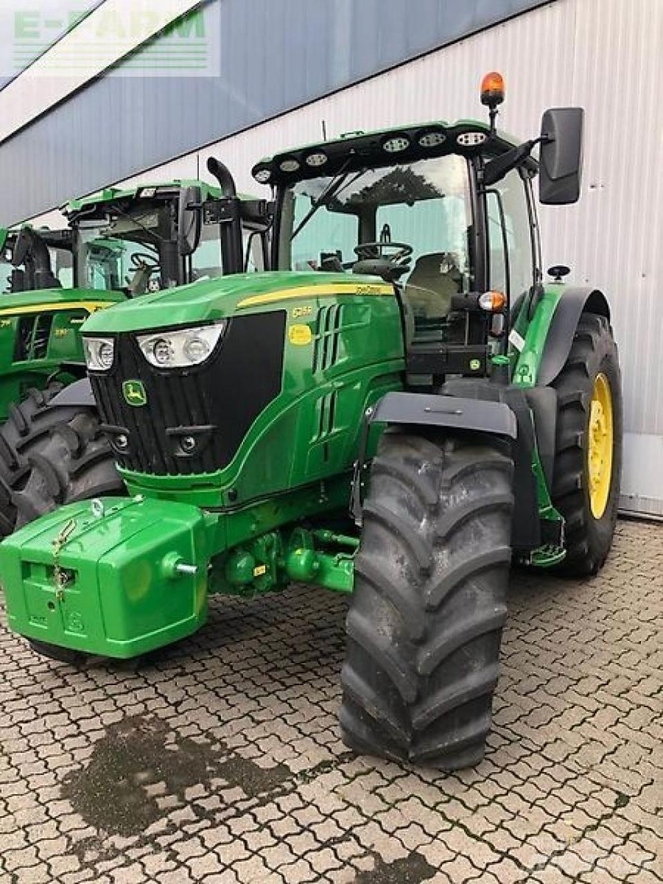 John Deere 6215r Traktorji