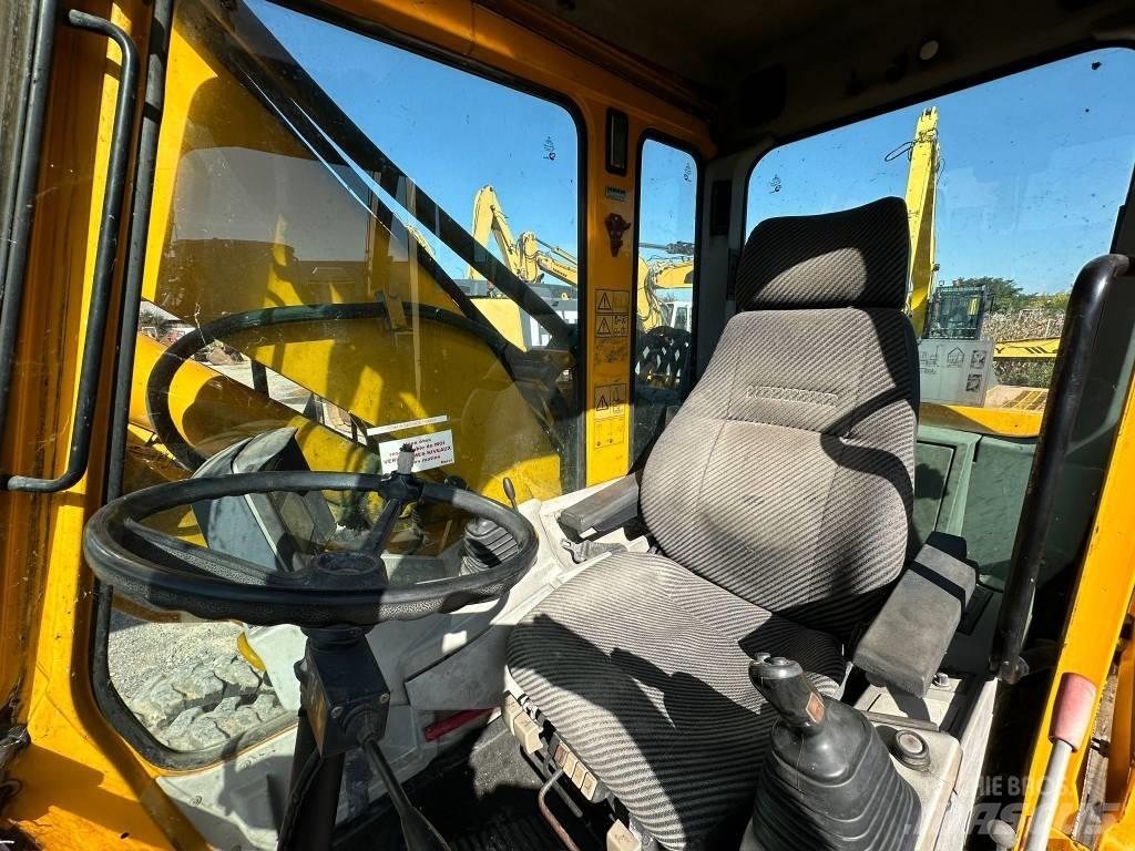 Liebherr A 900 B Bagri na kolesih