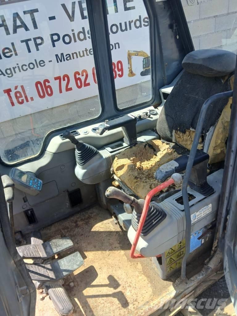 Komatsu PC 210 Kabine in notranjost