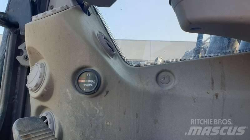 Volvo EW 210 C Bagri na kolesih