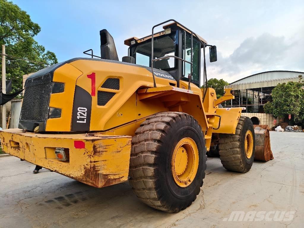 Volvo L 120 Kolesni nakladalci
