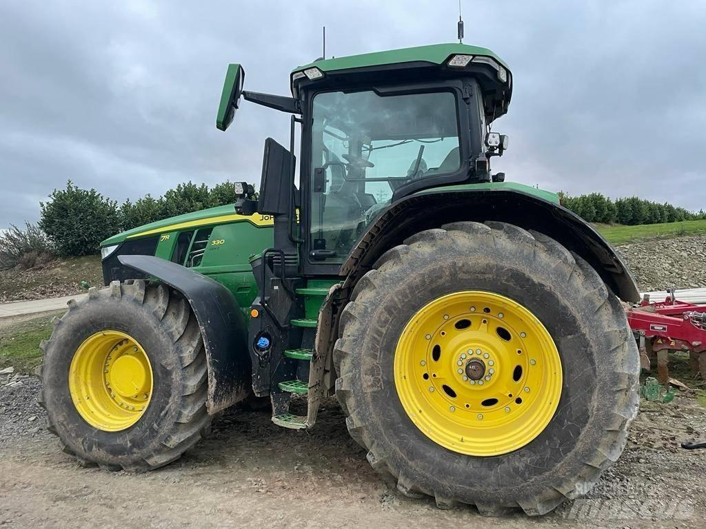 John Deere 7R 330 Traktorji