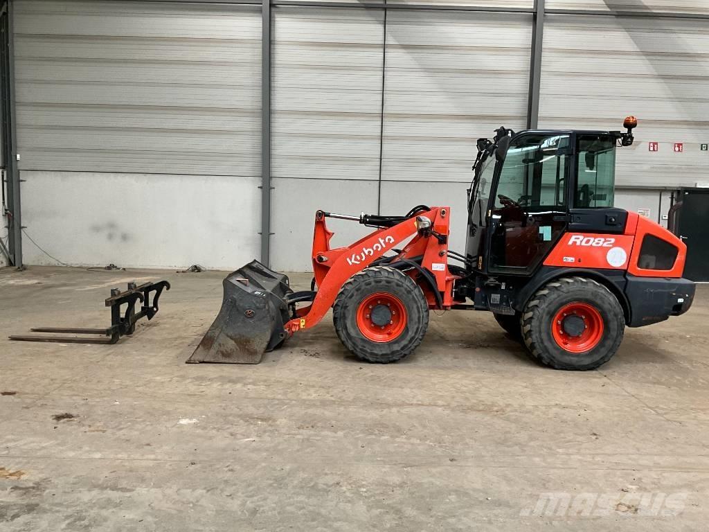 Kubota R 082 Kolesni nakladalci