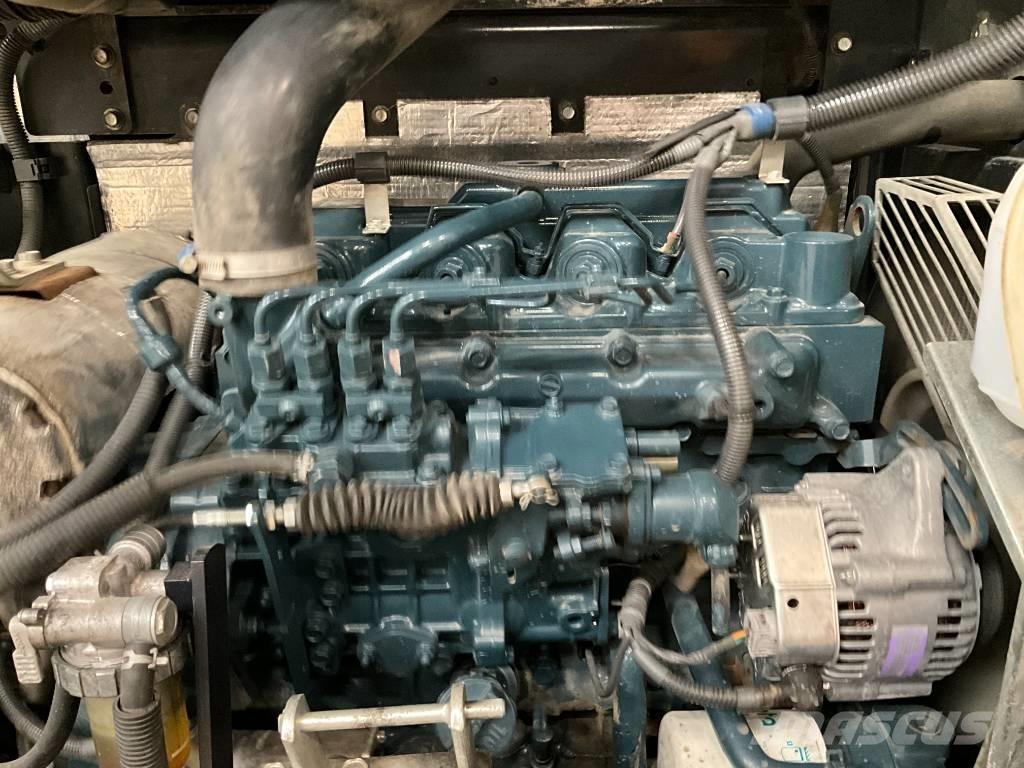 Kubota R 082 Kolesni nakladalci