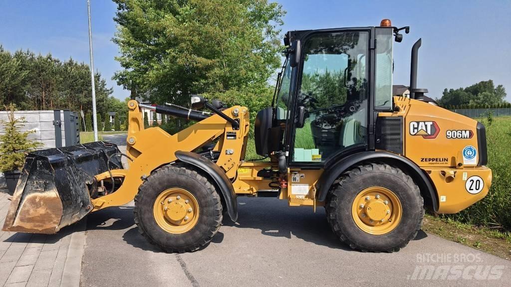 CAT 906M Kolesni nakladalci
