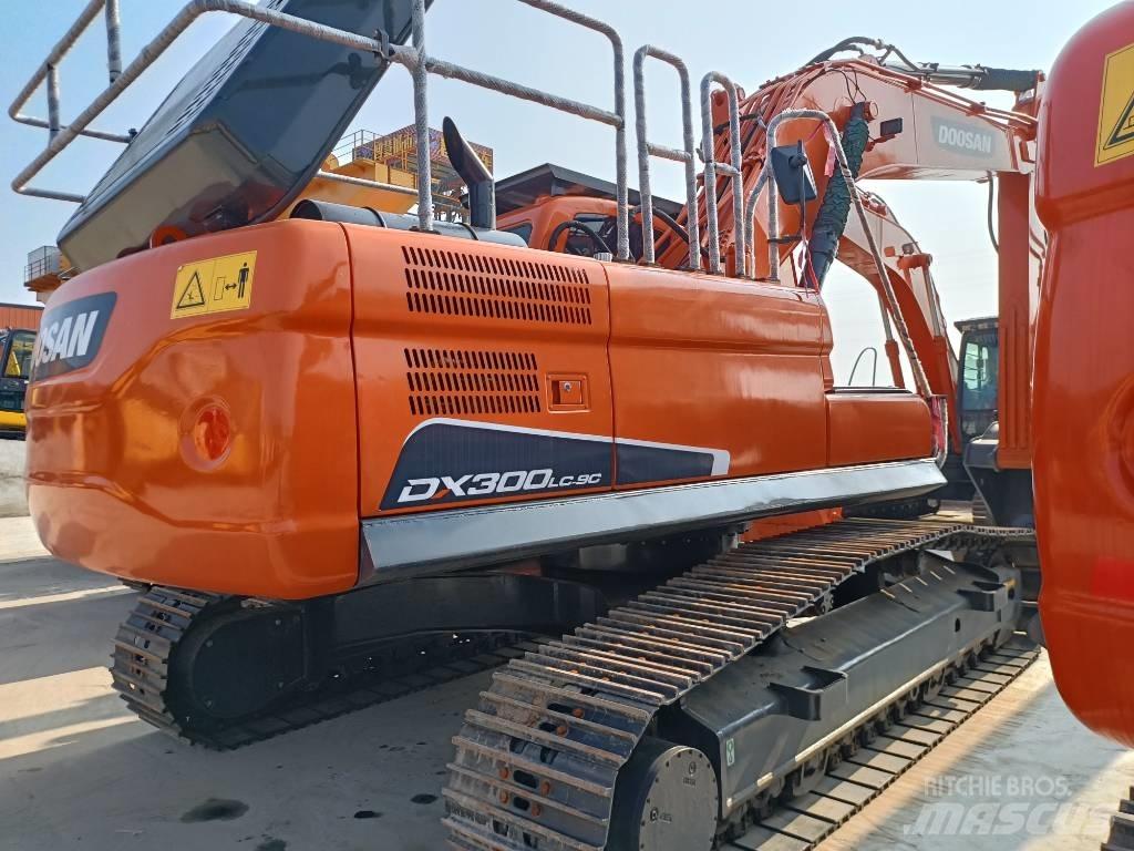 Doosan DX300-9 Bagri goseničarji