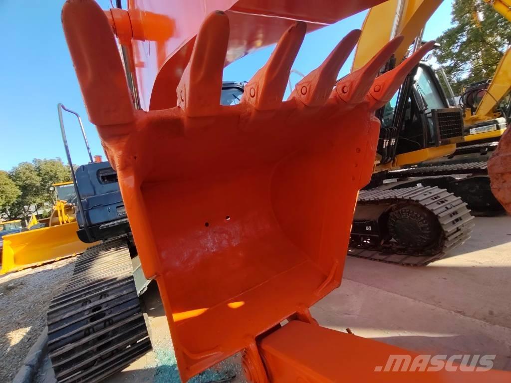 Hitachi ZX 200 Bagri goseničarji