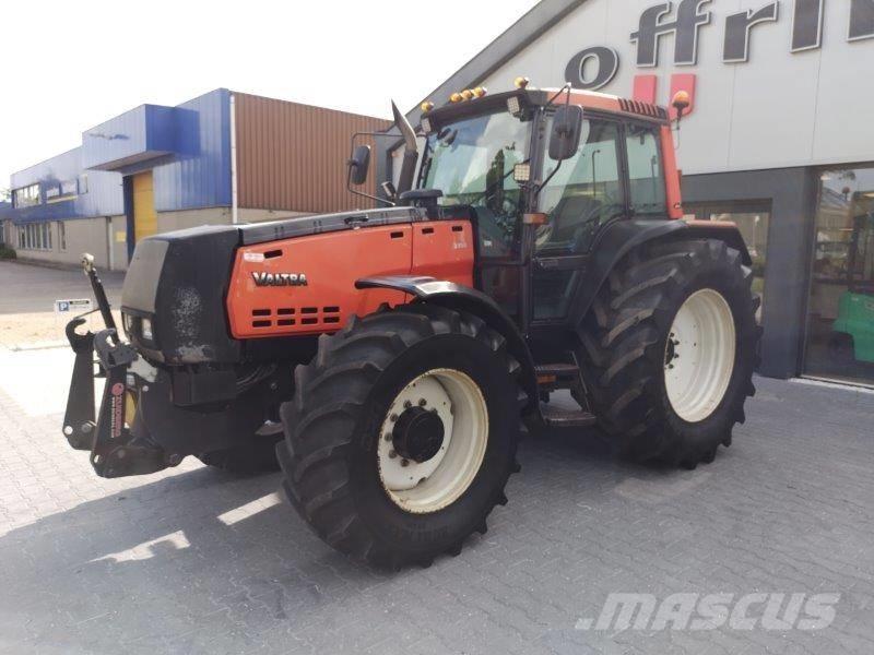 Valtra 8400 Traktorji