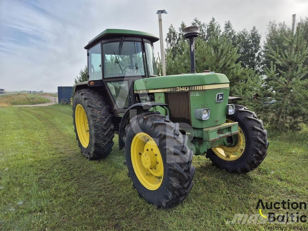 John Deere MFWD Traktorji