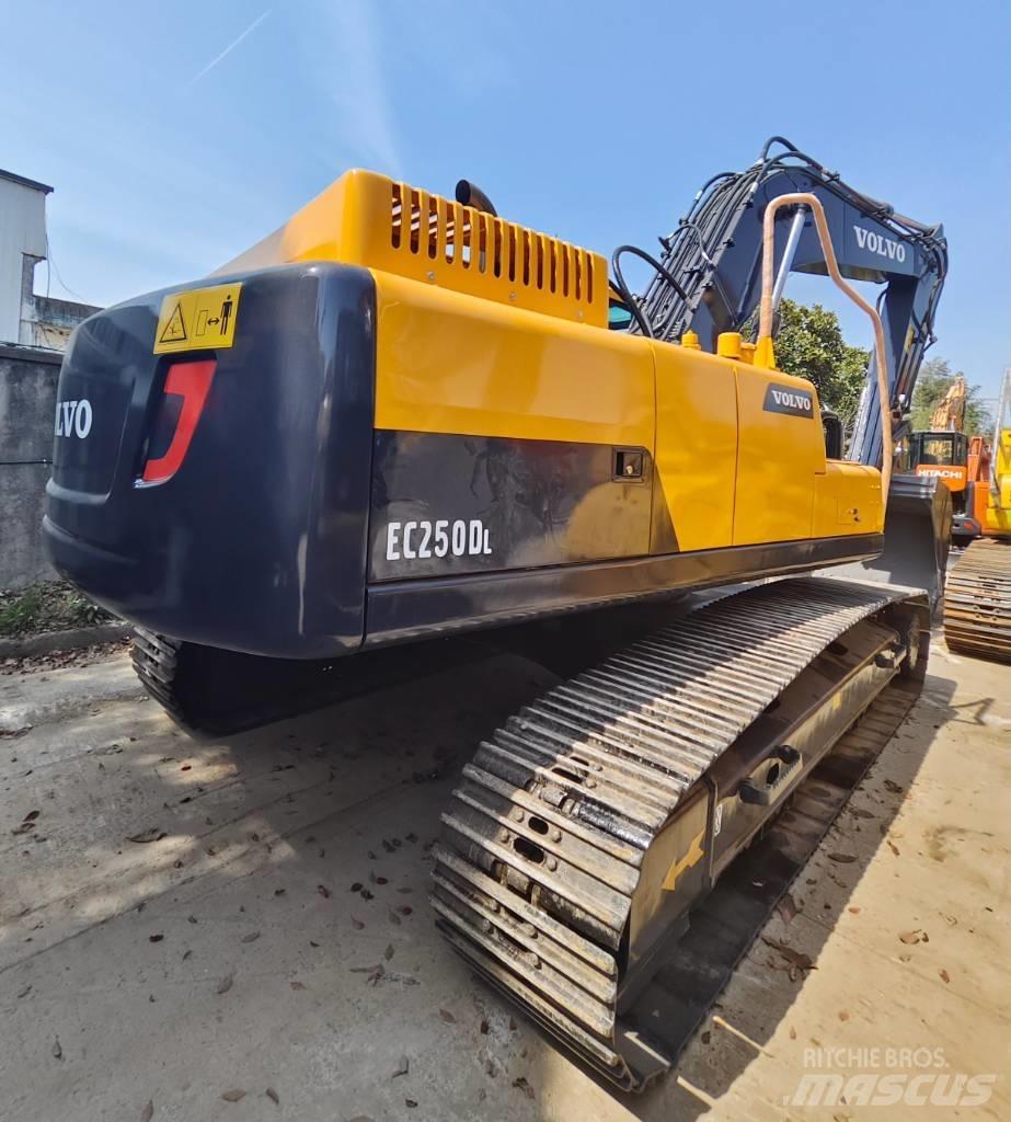 Volvo EC 250 D L Bagri goseničarji