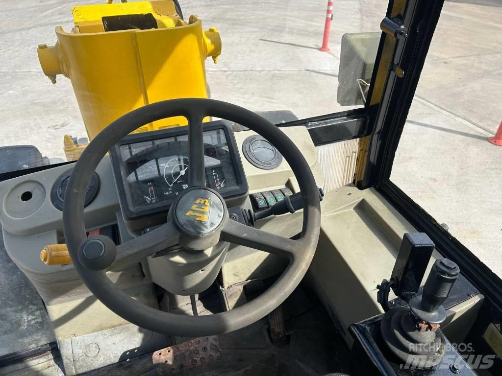 JCB 409 Kmetijski teleskopski nakladalci