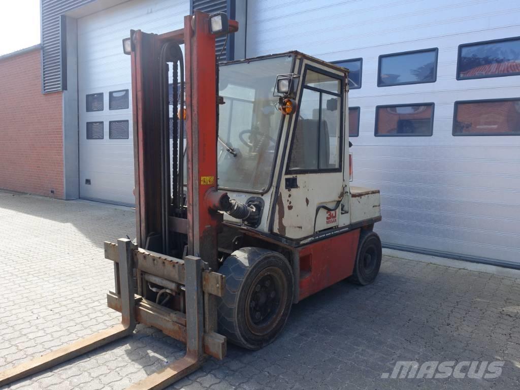Nissan EGH02 A 30 U Dizelski viličarji