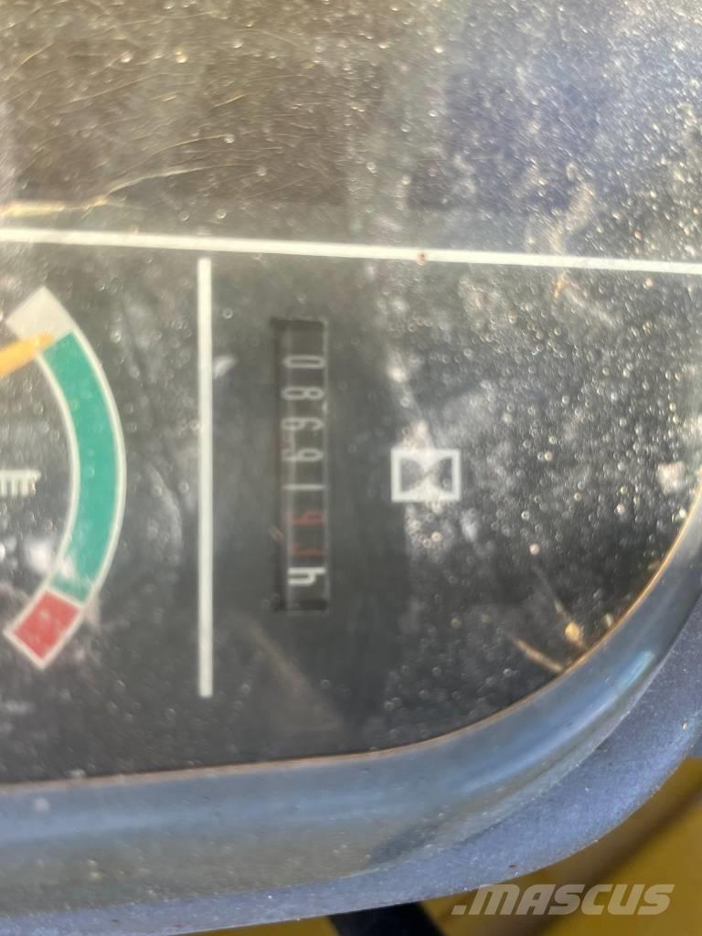 Komatsu PC 27 Mini bagri <7t