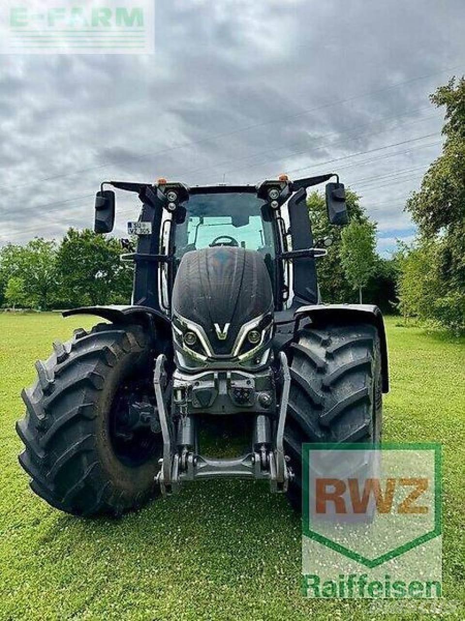 Valtra q305 Traktorji
