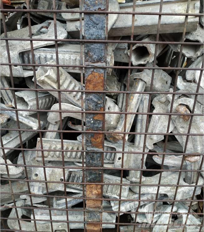 Peri BFD Clamps (Used) Opaženje