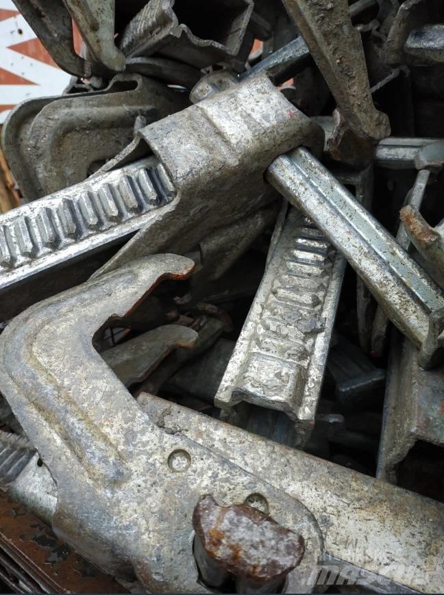 Peri BFD Clamps (Used) Opaženje