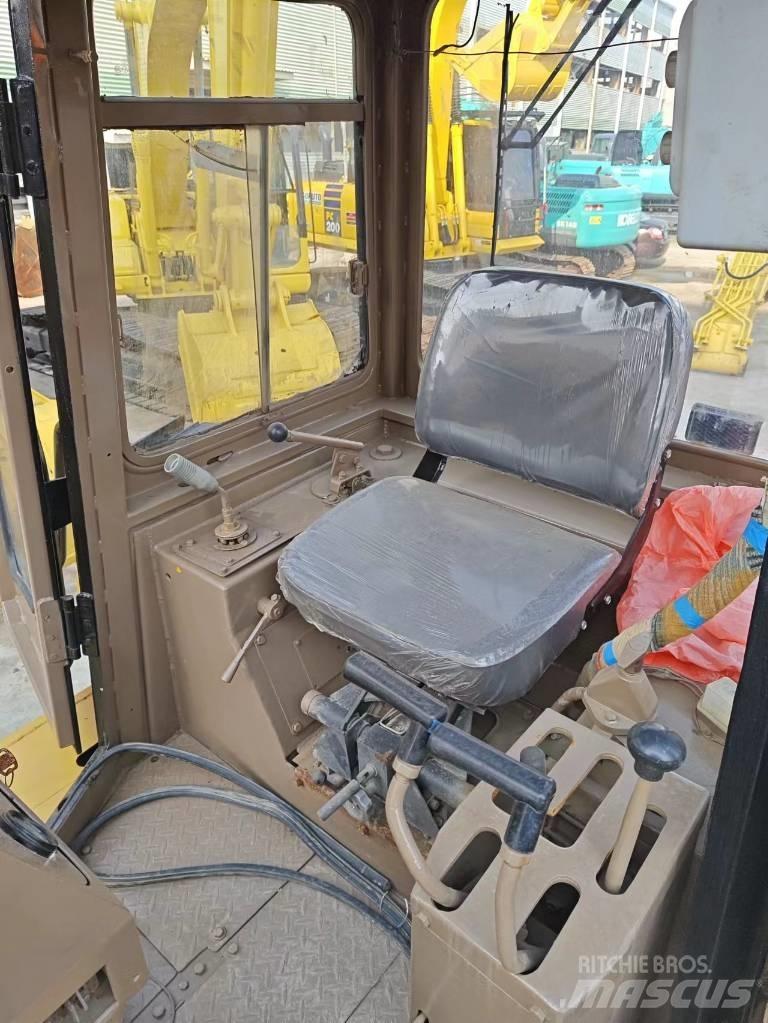 CAT D 6 G Buldožerji goseničarji