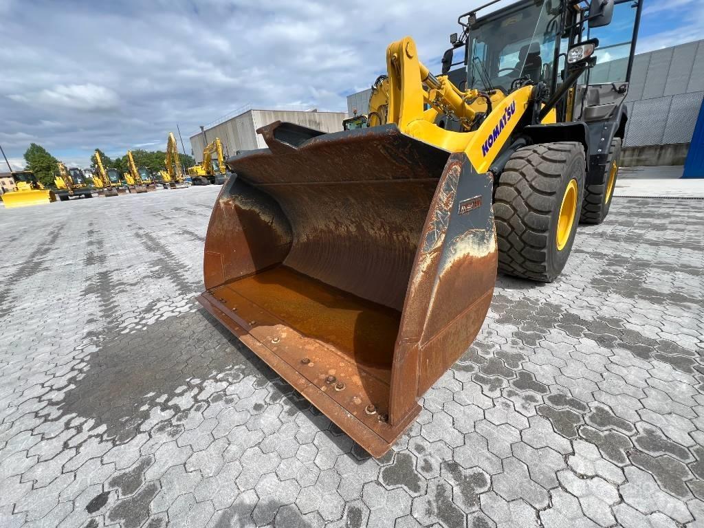Komatsu WA320-7 Kolesni nakladalci
