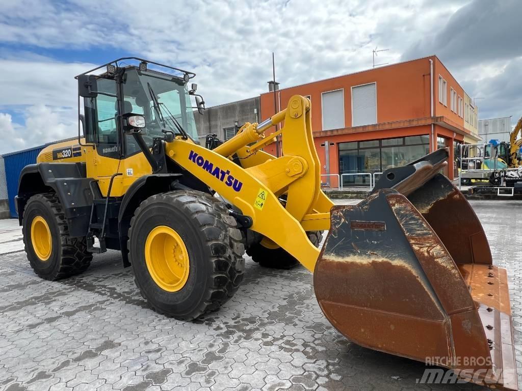 Komatsu WA320-7 Kolesni nakladalci