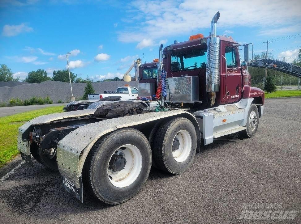 Mack CH 613 Vlačilci