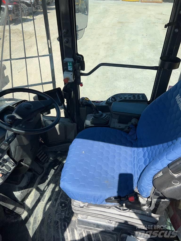 Komatsu WA 270-8 Kolesni nakladalci
