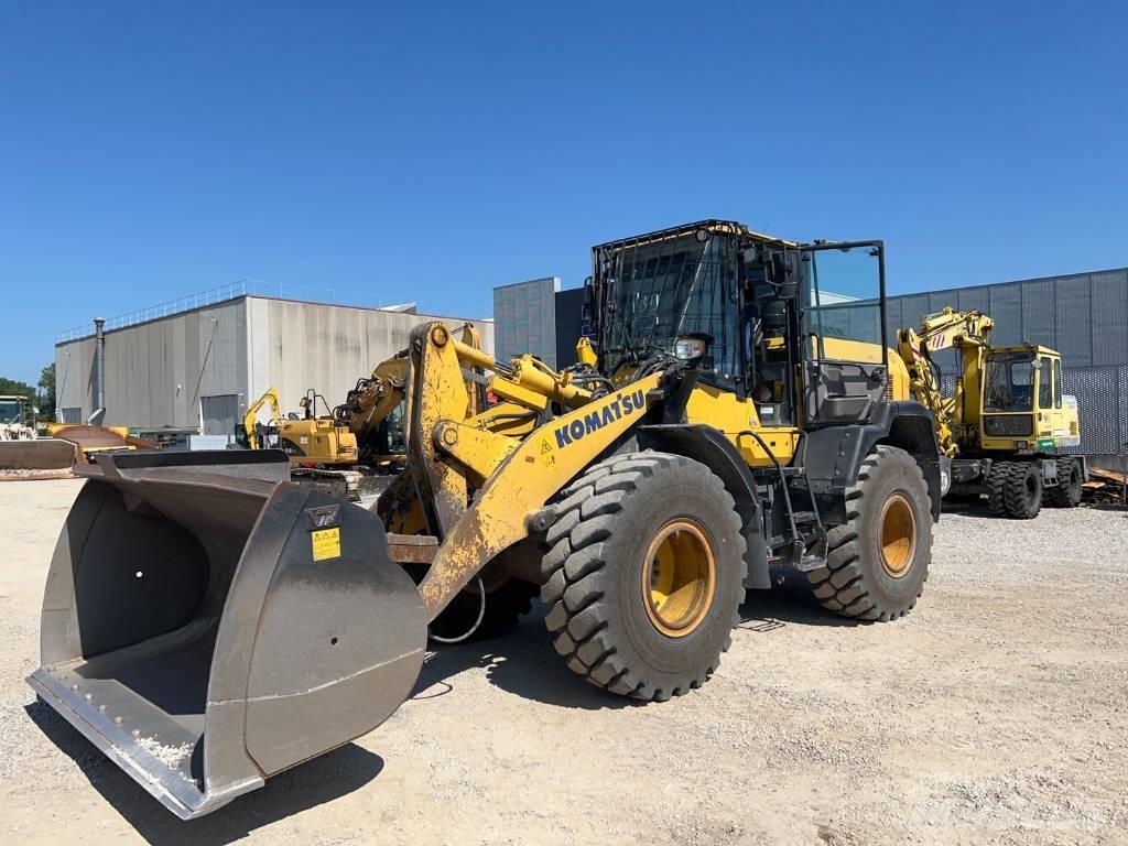 Komatsu WA 270-8 Kolesni nakladalci