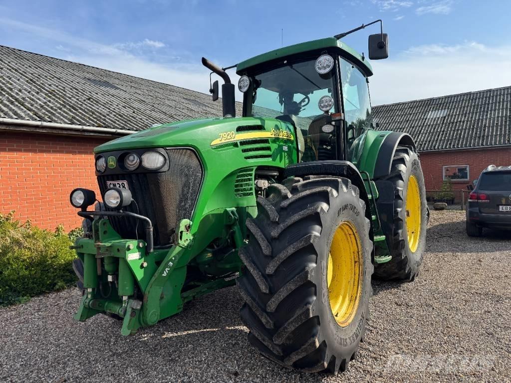 John Deere 7920 Traktorji