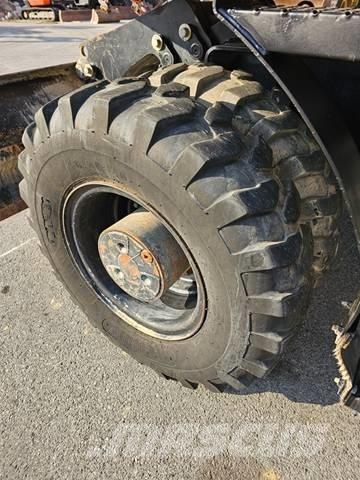 CAT M 318 F Bagri na kolesih