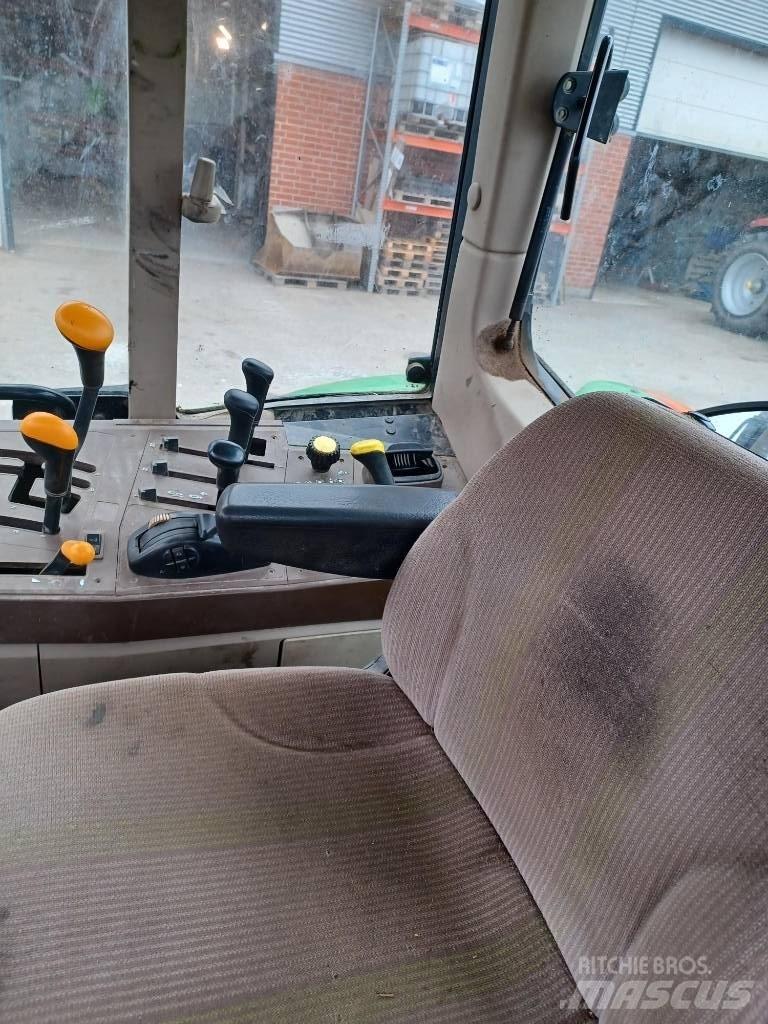 John Deere 6220 Traktorji