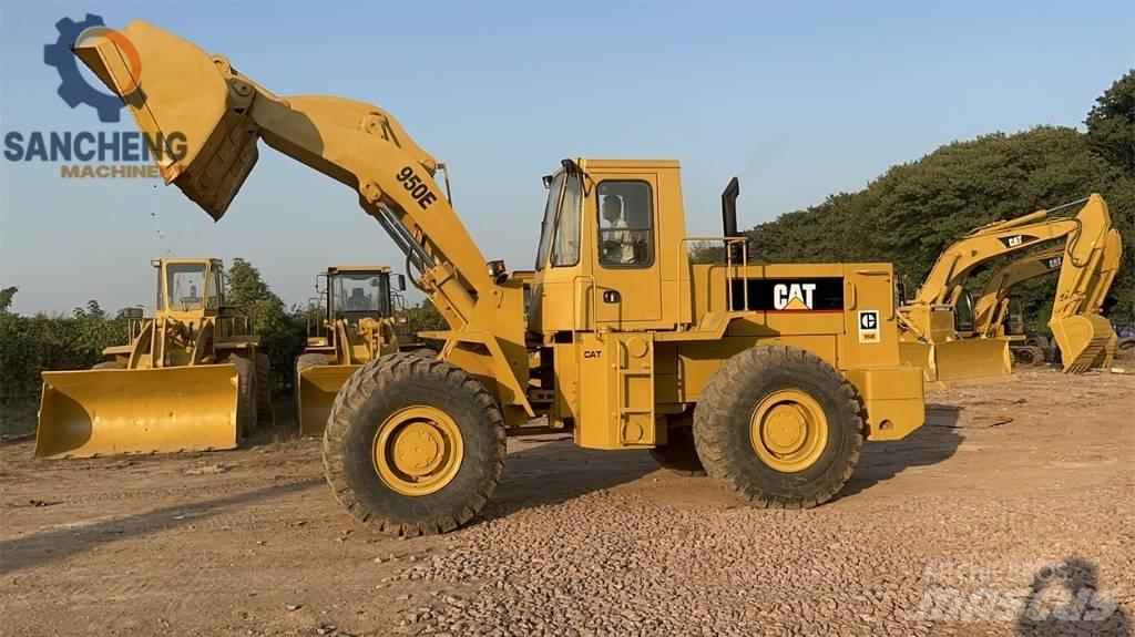 CAT 950 E Kolesni nakladalci